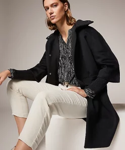 Comma, Coat Black