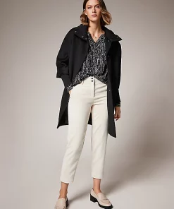 Comma, Coat Black