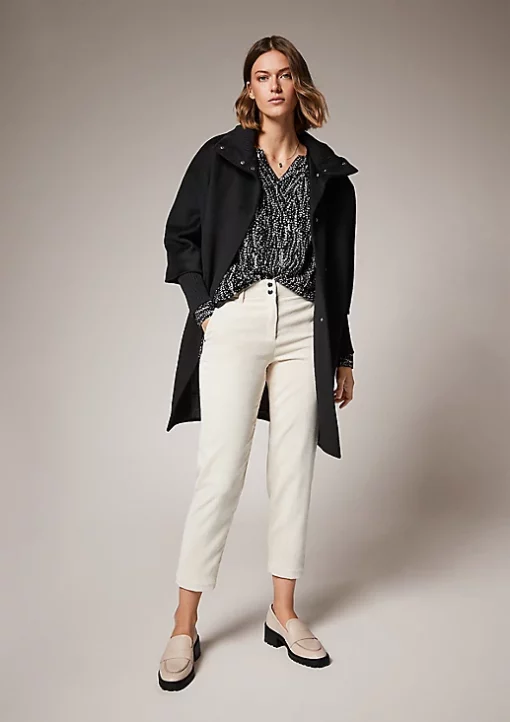 Comma, Coat Black