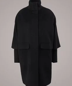 Comma, Coat Black