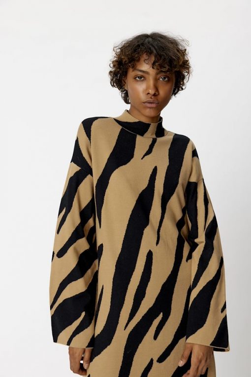 Gestuz Talligz Jacquard Long Pullover Maxi Zebra Tiger's Eye