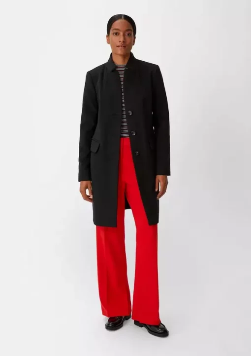 Comma, Coat Black