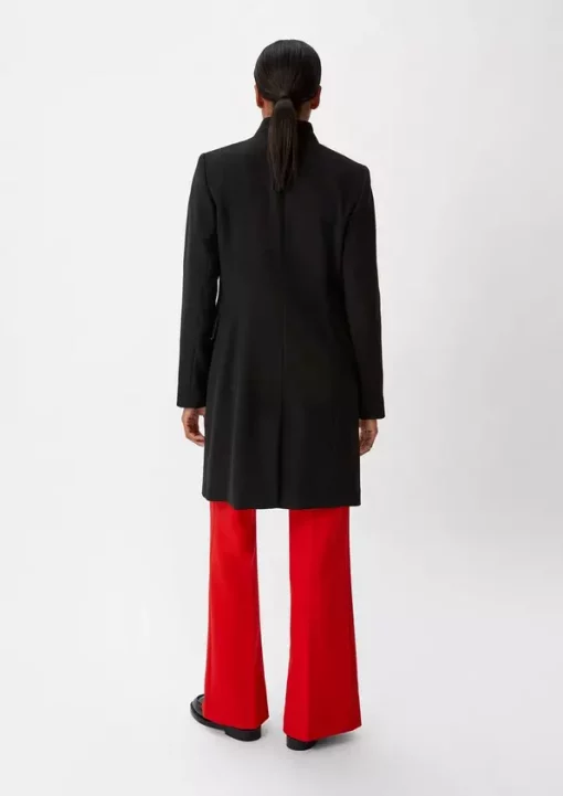 Comma, Coat Black