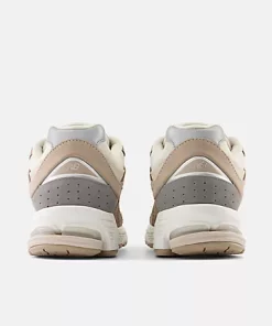 New balance 2002 Driftwood With Sandstone And Moonbeam