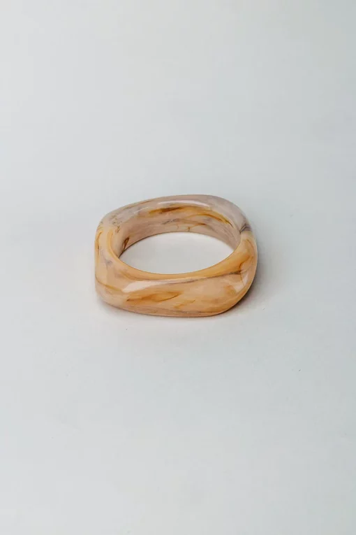 Bow19 Details Big Square Bracelet Beige