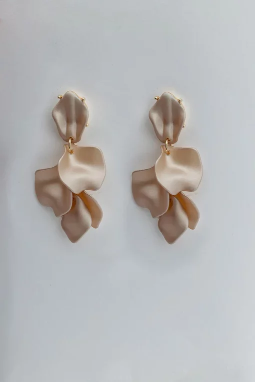 Bow19 Details Leaf Earrings Pearl Nougat