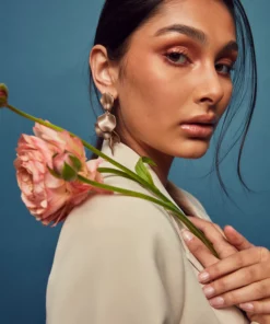 Bow19 Details Leaf Earrings Pearl Nougat