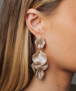 Bow19 Details Leaf Earrings Pearl Nougat
