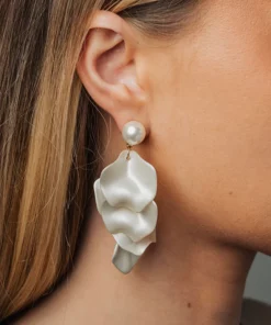 Bow19 Details Pearl Leaf Earrings White