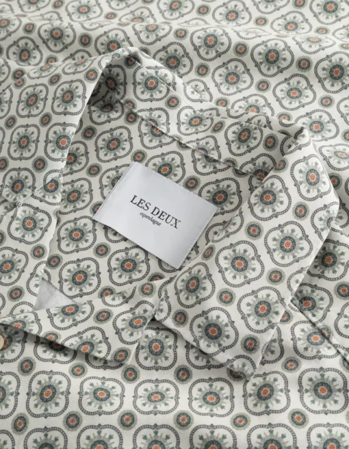 Les Deux Tapestry SS Shirt Ivory/Light Jade Green