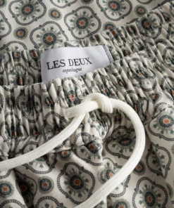 Les Deux Tapestry Shorts Ivory/Light Jade Green