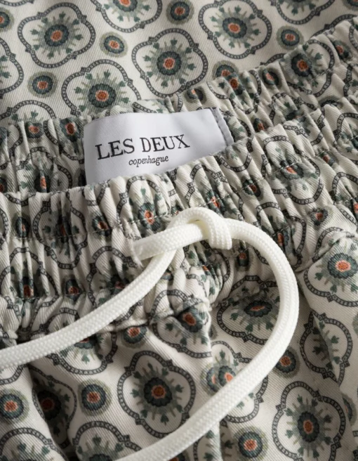 Les Deux Tapestry Shorts Ivory/Light Jade Green