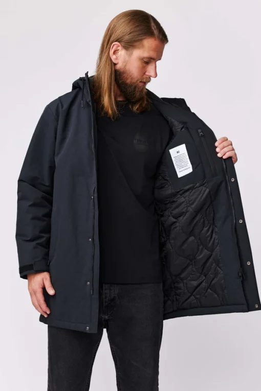Makia Glacier Parka Black