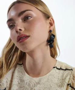 Bow19 Details Pearl Leaf Earrings Black