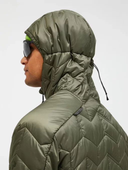 Peak Performance Elevate Liner Hood Men Pine Needle