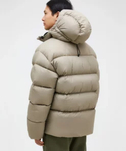 Peak Performance Frost Oversized Down Avid Beige