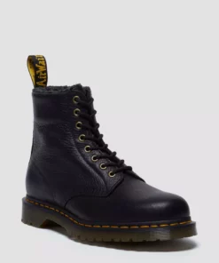 Black dr martens with fur lining online