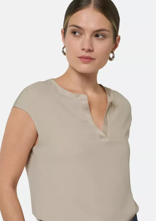 Comma, Satin T-Shirt Beige