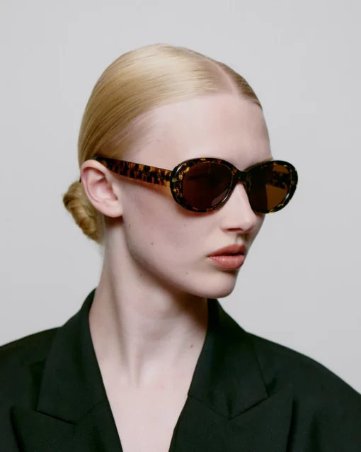 A.Kjaerbede Anma Black/Yellow Tortoise
